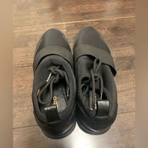 BLACK SLIP ON SCUBA CUT OUT TRAINER 😍